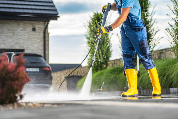 Best Deck Pressure Washing  in Roosevelt, NY